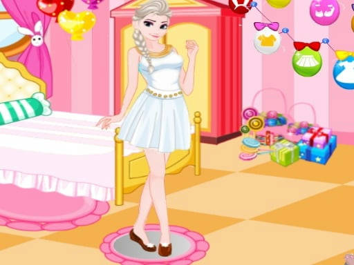 Play Elsa dress-up