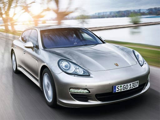 Play Porsche Panamera Puzzle